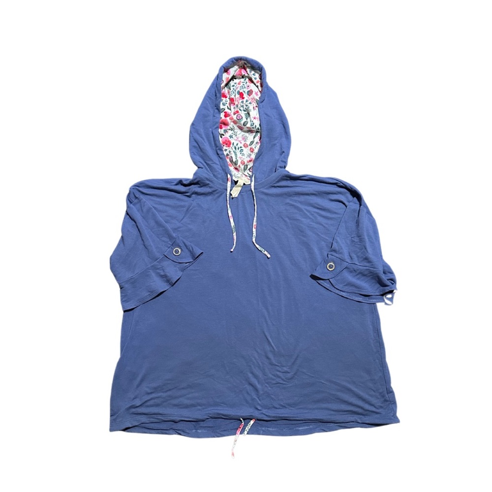 Women’s light weight pullover, with feasting at bottom.